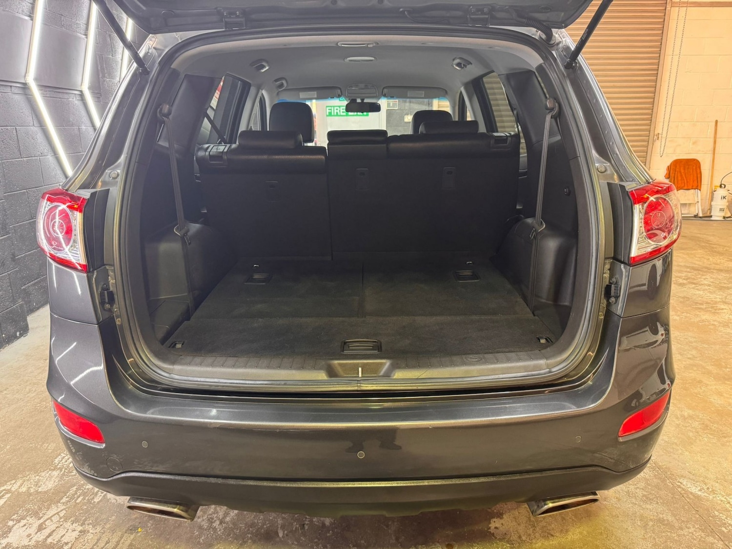 Used Hyundai Santa Fe 2011 for sale - 77494740: Photo 49