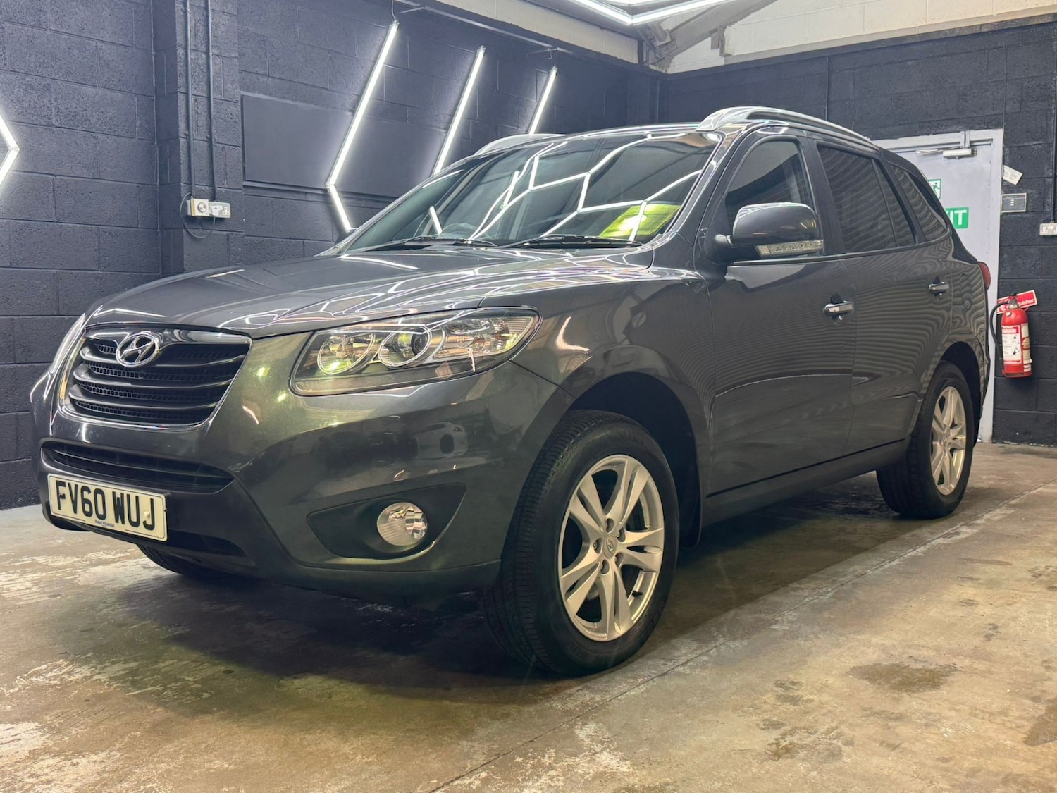 Used Hyundai Santa Fe 2011 for sale - 77494740: Photo 5