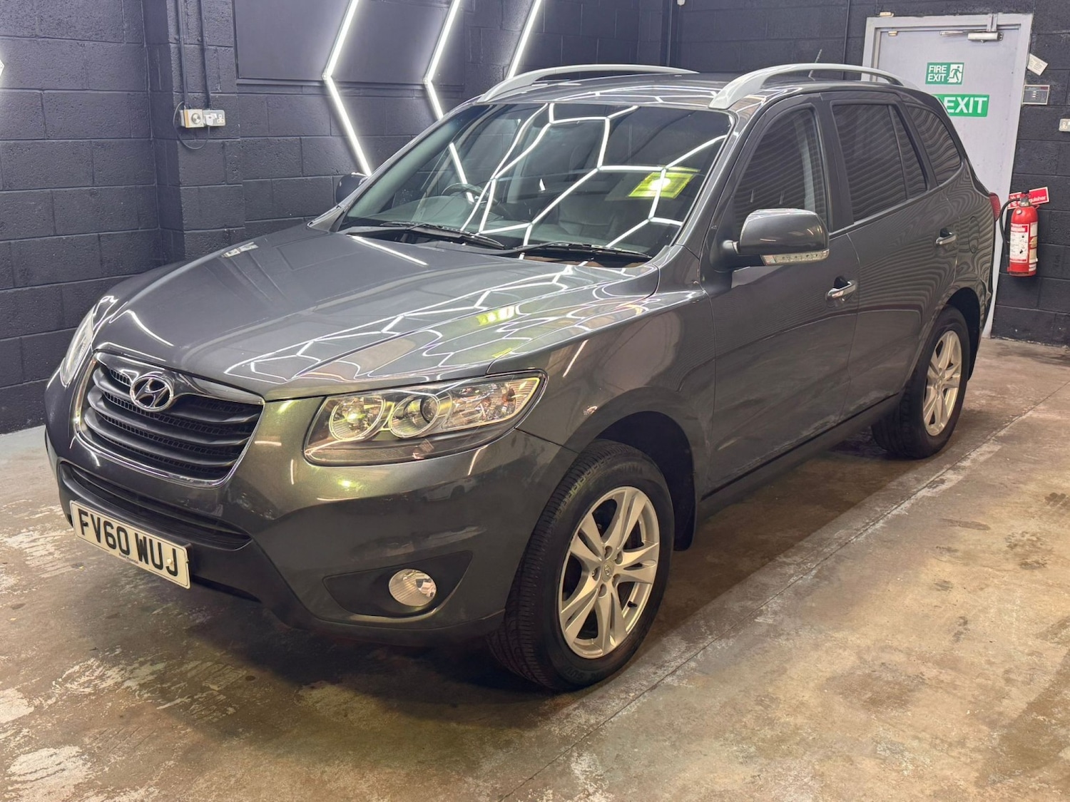 Used Hyundai Santa Fe 2011 for sale - 77494740: Photo 6