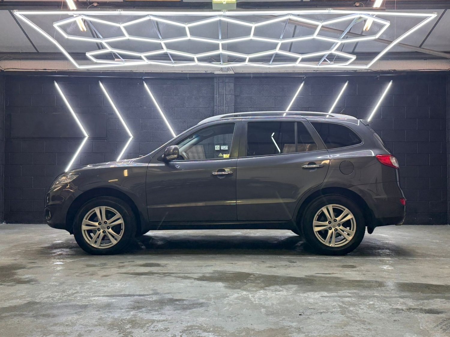 Used Hyundai Santa Fe 2011 for sale - 77494740: Photo 7