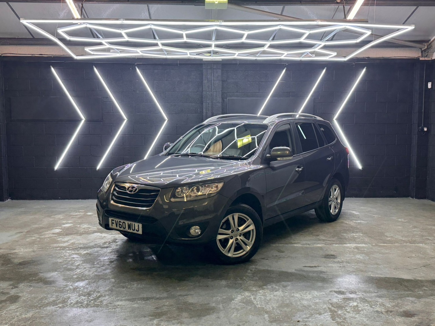 Used Hyundai Santa Fe 2011 for sale - 77494740: Photo 8