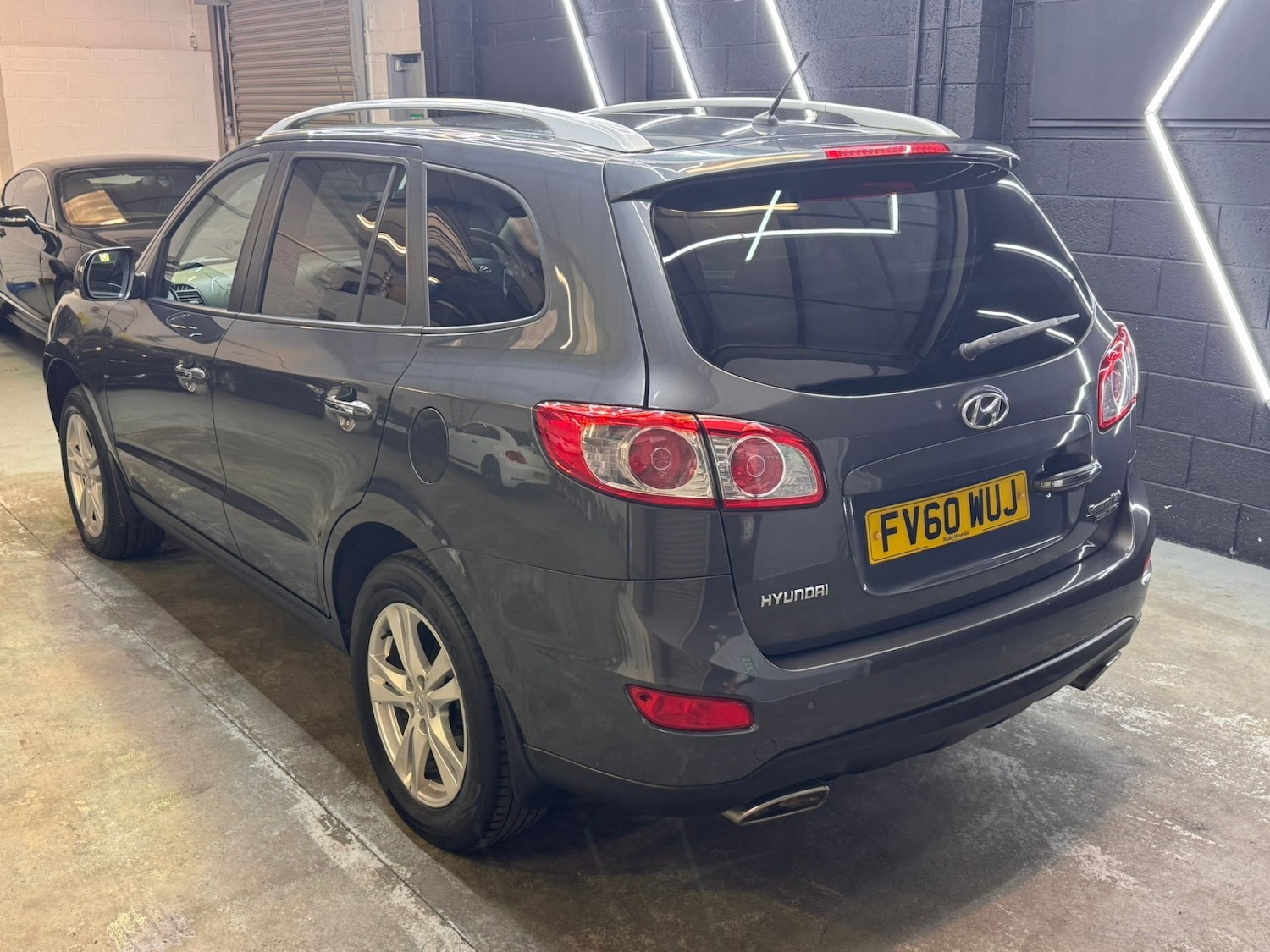 Used Hyundai Santa Fe 2011 for sale - 77494740: Photo 9