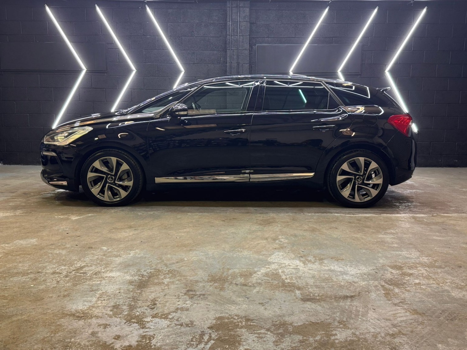 Used Citroen DS5 2015 for sale - 77830119: Photo 9