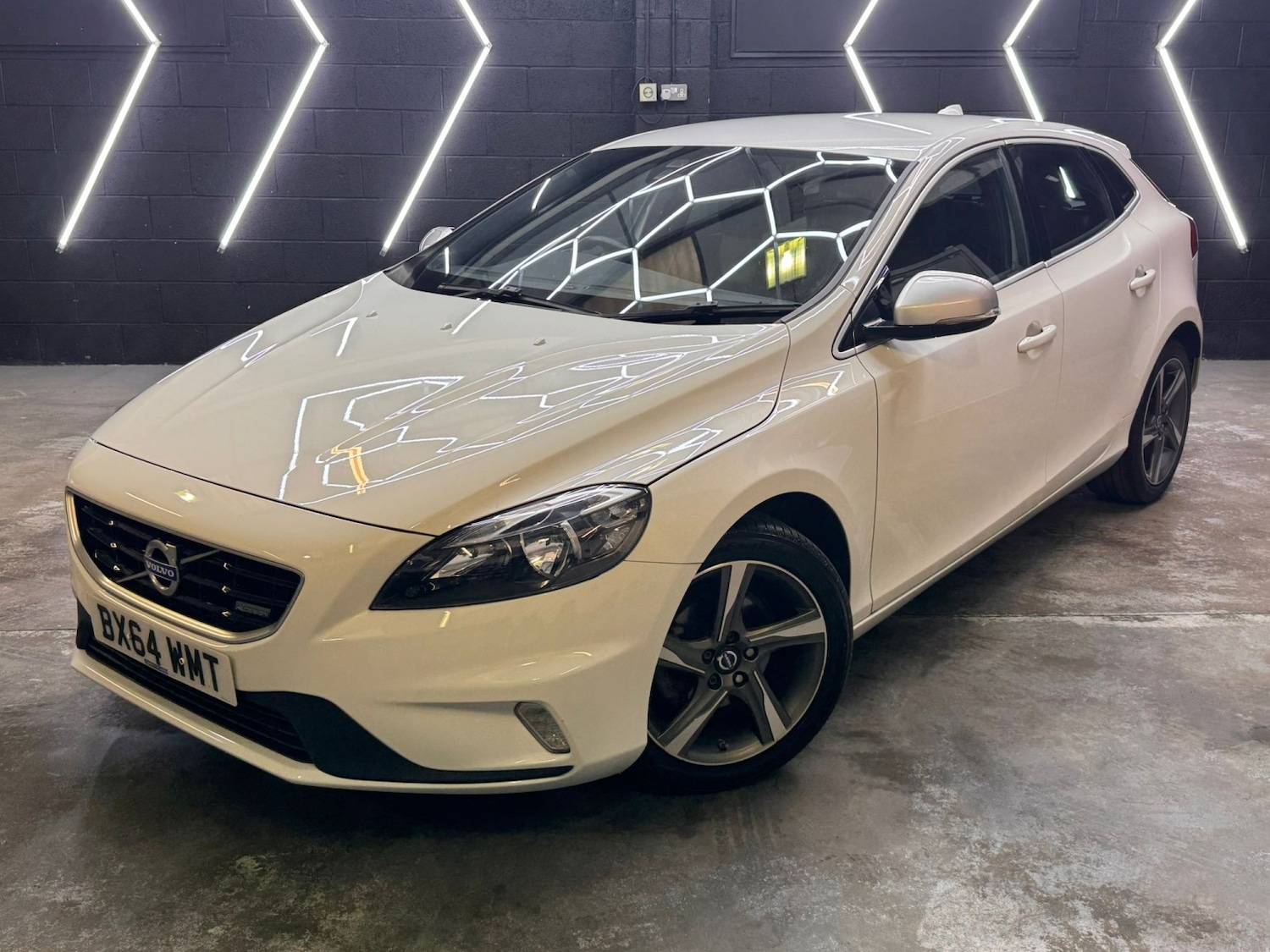 Used Volvo V40 2014 for sale - 77668668: Photo 11