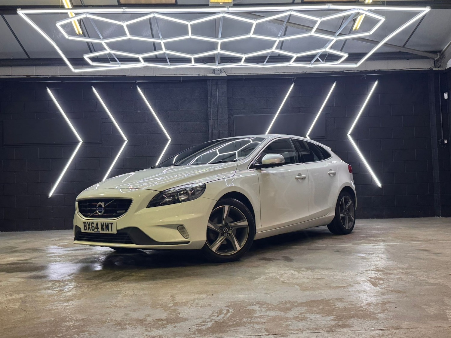 Used Volvo V40 2014 for sale - 77668668: Photo 2