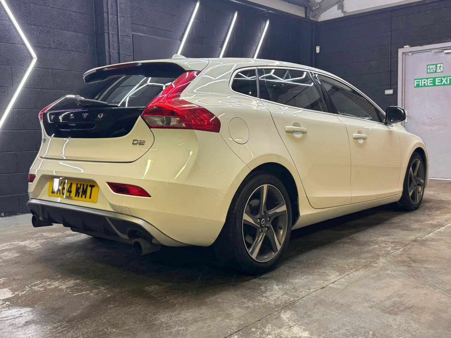 Used Volvo V40 2014 for sale - 77668668: Photo 23