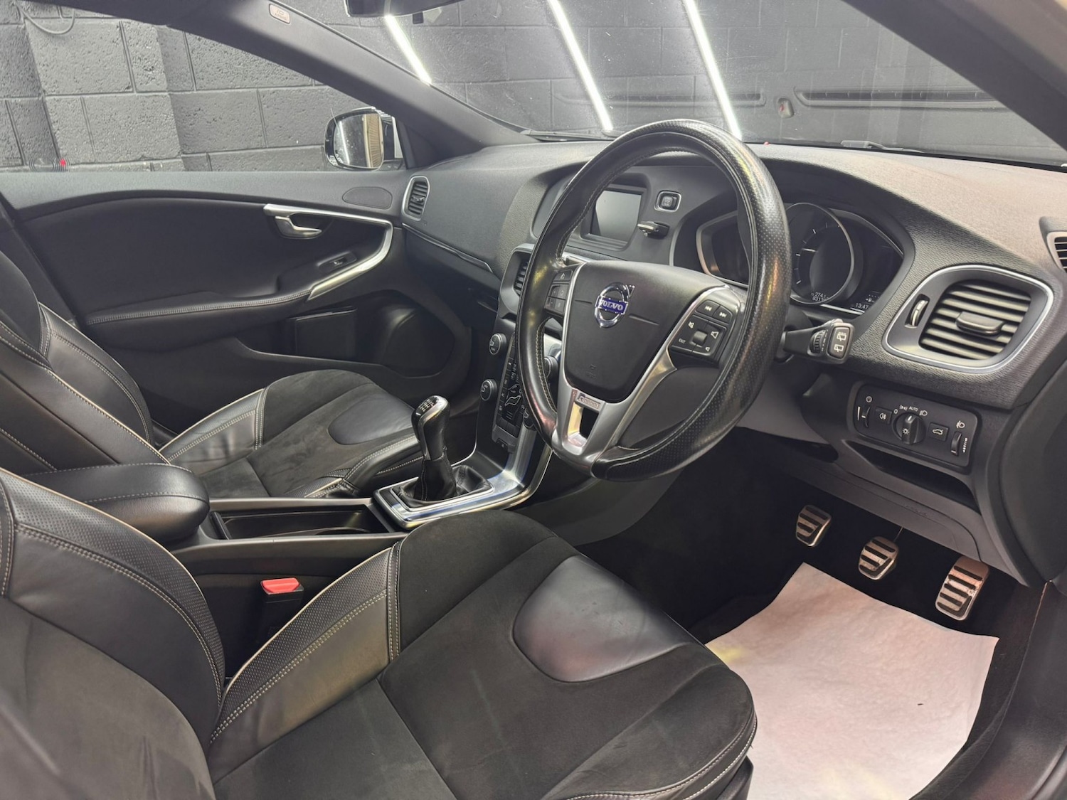 Used Volvo V40 2014 for sale - 77668668: Photo 32