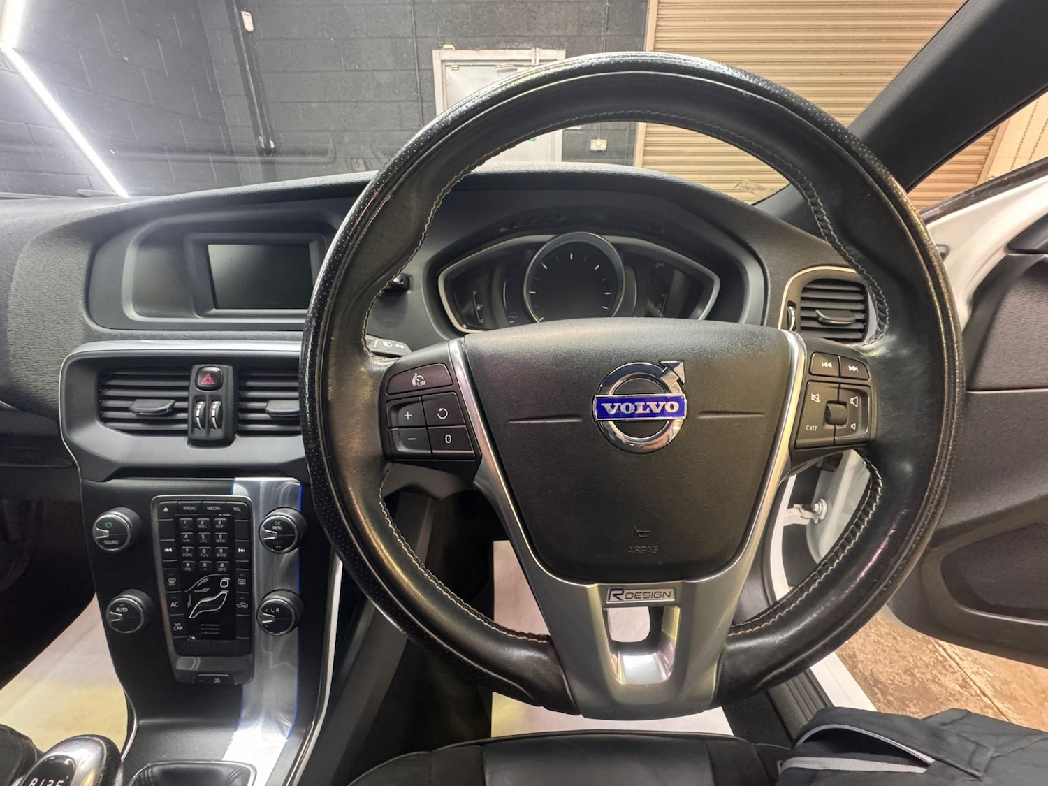 Used Volvo V40 2014 for sale - 77668668: Photo 36