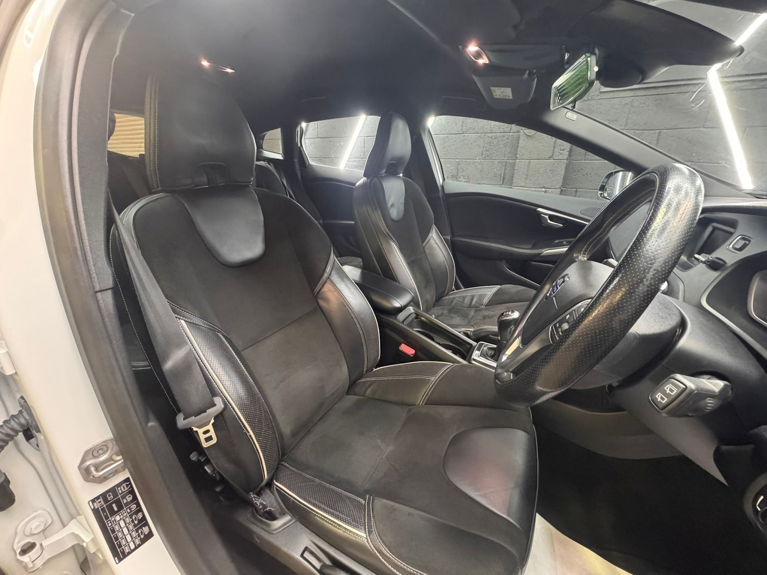 Used Volvo V40 2014 for sale - 77668668: Photo 37