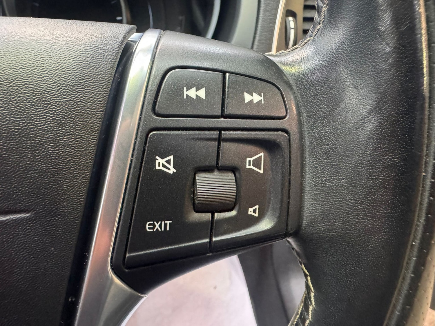 Used Volvo V40 2014 for sale - 77668668: Photo 39