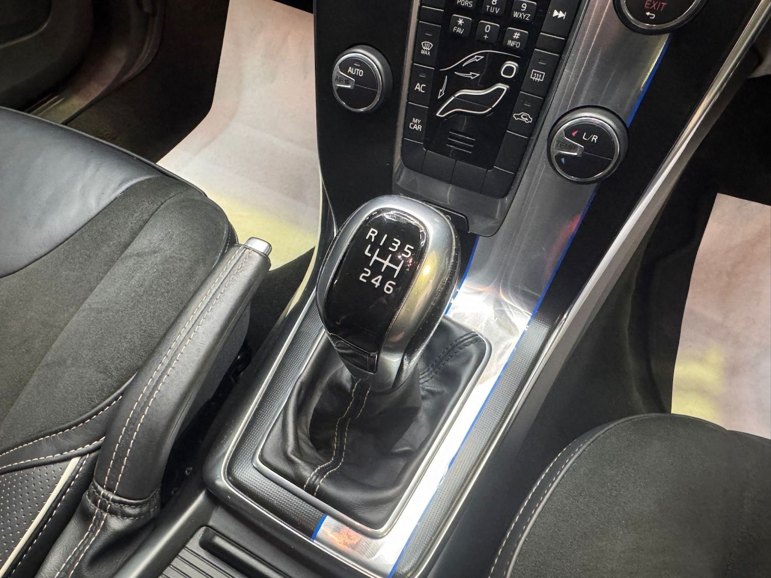 Used Volvo V40 2014 for sale - 77668668: Photo 41