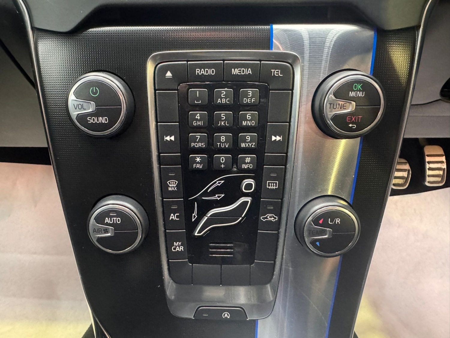 Used Volvo V40 2014 for sale - 77668668: Photo 42