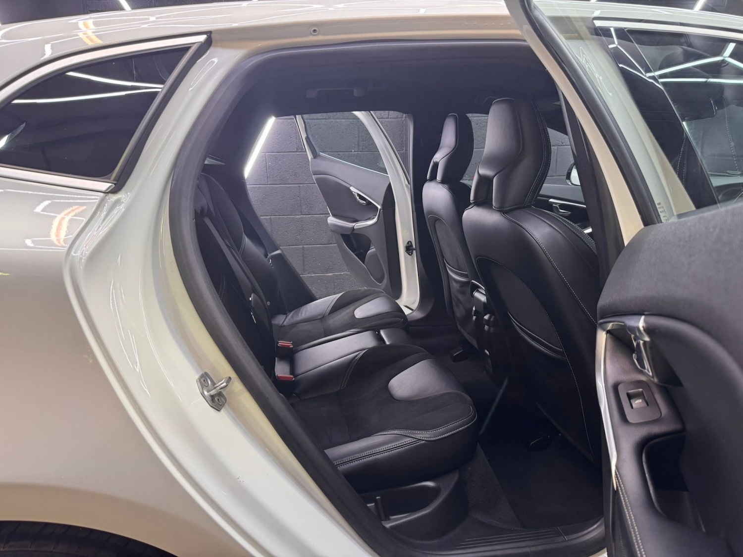 Used Volvo V40 2014 for sale - 77668668: Photo 47