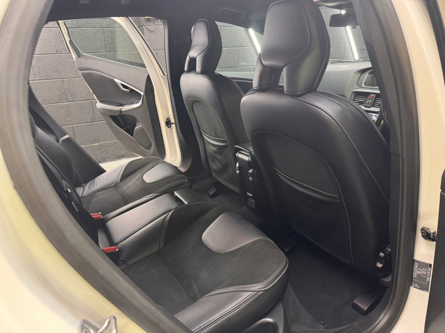 Used Volvo V40 2014 for sale - 77668668: Photo 50