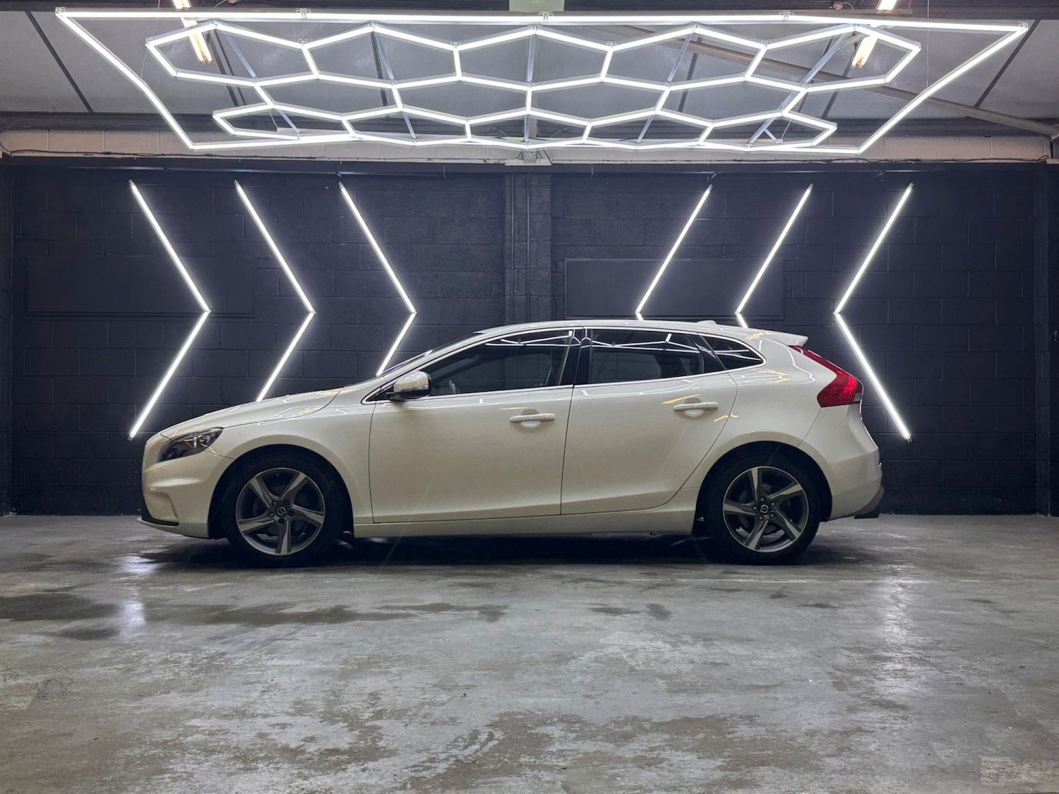 Used Volvo V40 2014 for sale - 77668668: Photo 6