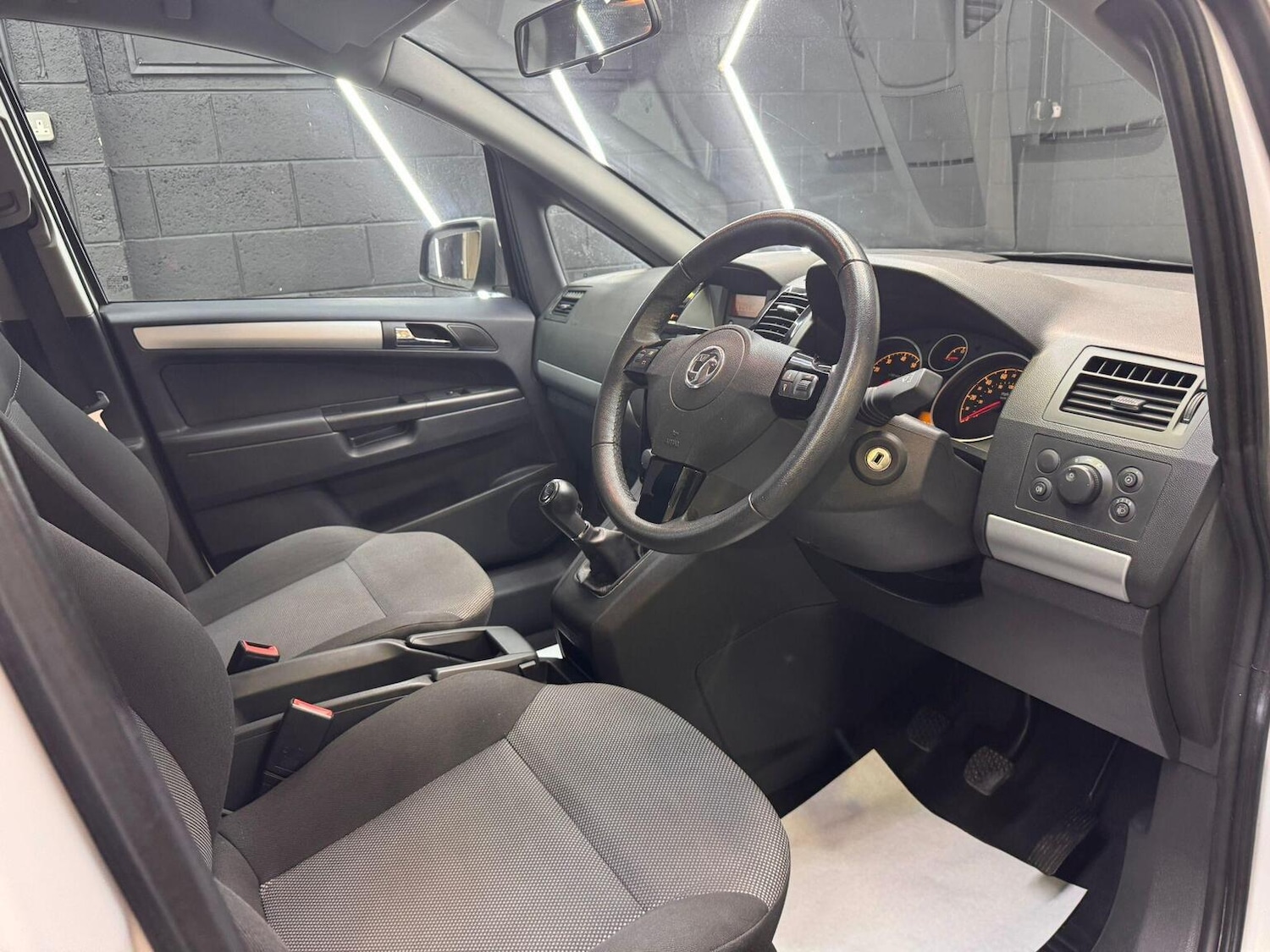 Used Vauxhall Zafira 2013 for sale - 76918421: Photo 28