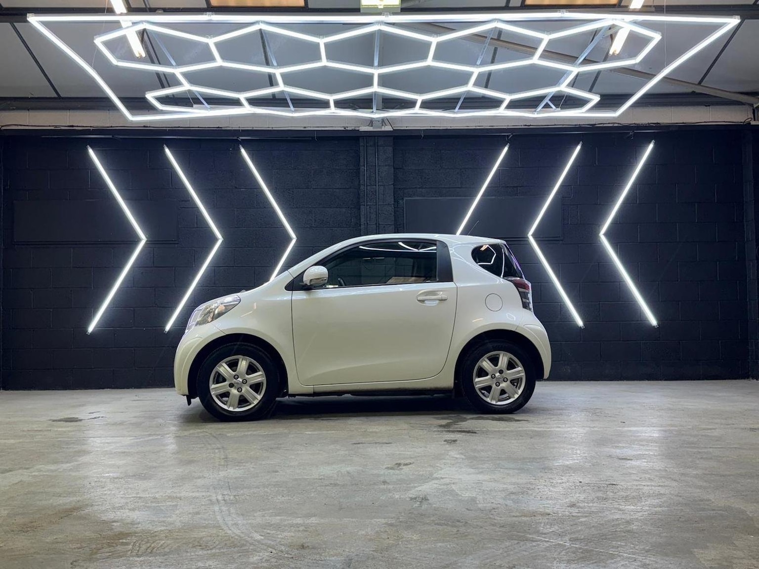 Used Toyota IQ 2011 for sale - 76725768: Photo 3