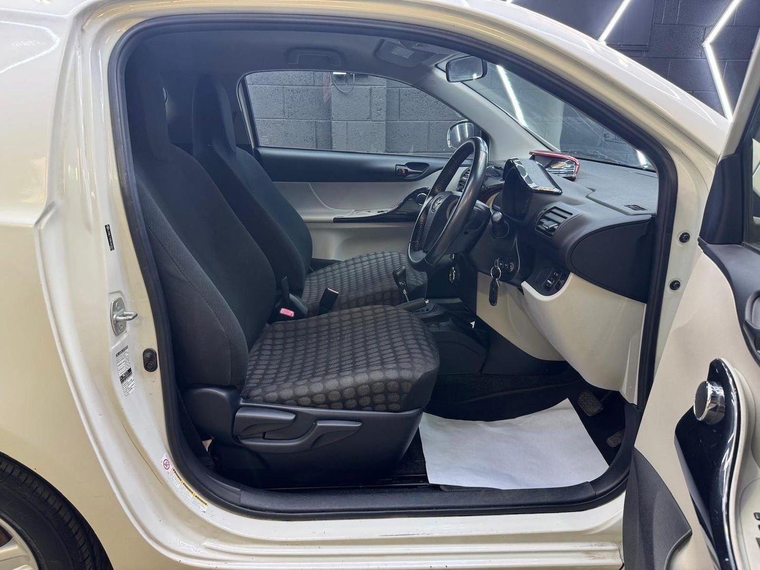 Used Toyota IQ 2011 for sale - 76725768: Photo 31