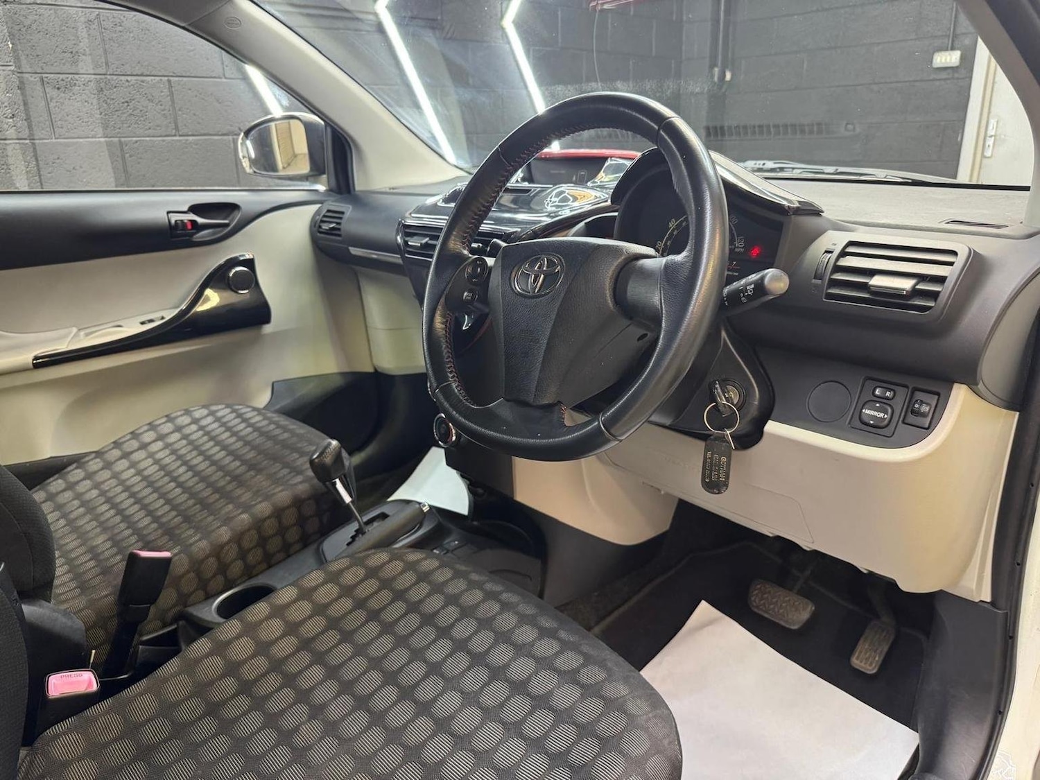 Used Toyota IQ 2011 for sale - 76725768: Photo 34