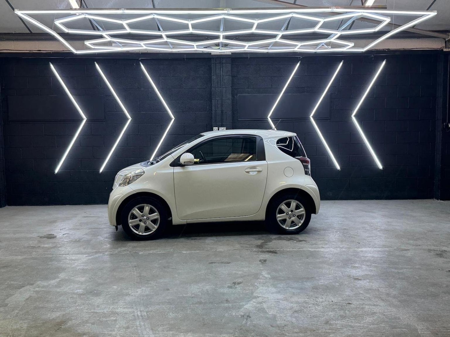 Used Toyota IQ 2011 for sale - 76725768: Photo 6