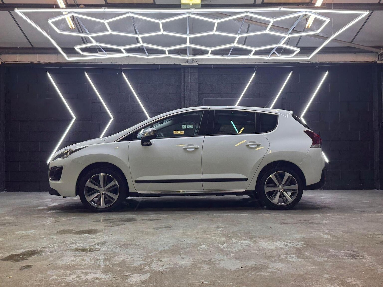 Used Peugeot 3008 2016 for sale - 76918419: Photo 3