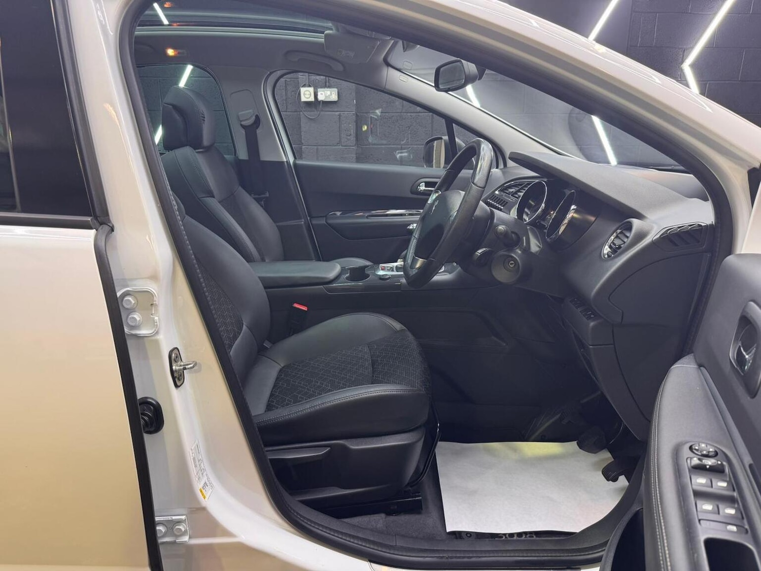 Used Peugeot 3008 2016 for sale - 76918419: Photo 35