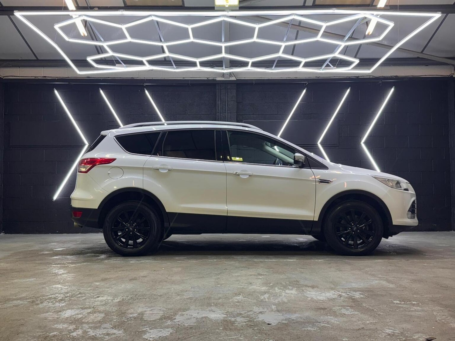 Used Ford Kuga 2015 for sale - 76793399: Photo 28