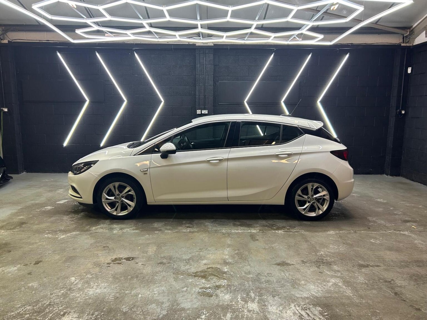 Used Vauxhall Astra 2016 for sale - 76725763: Photo 4