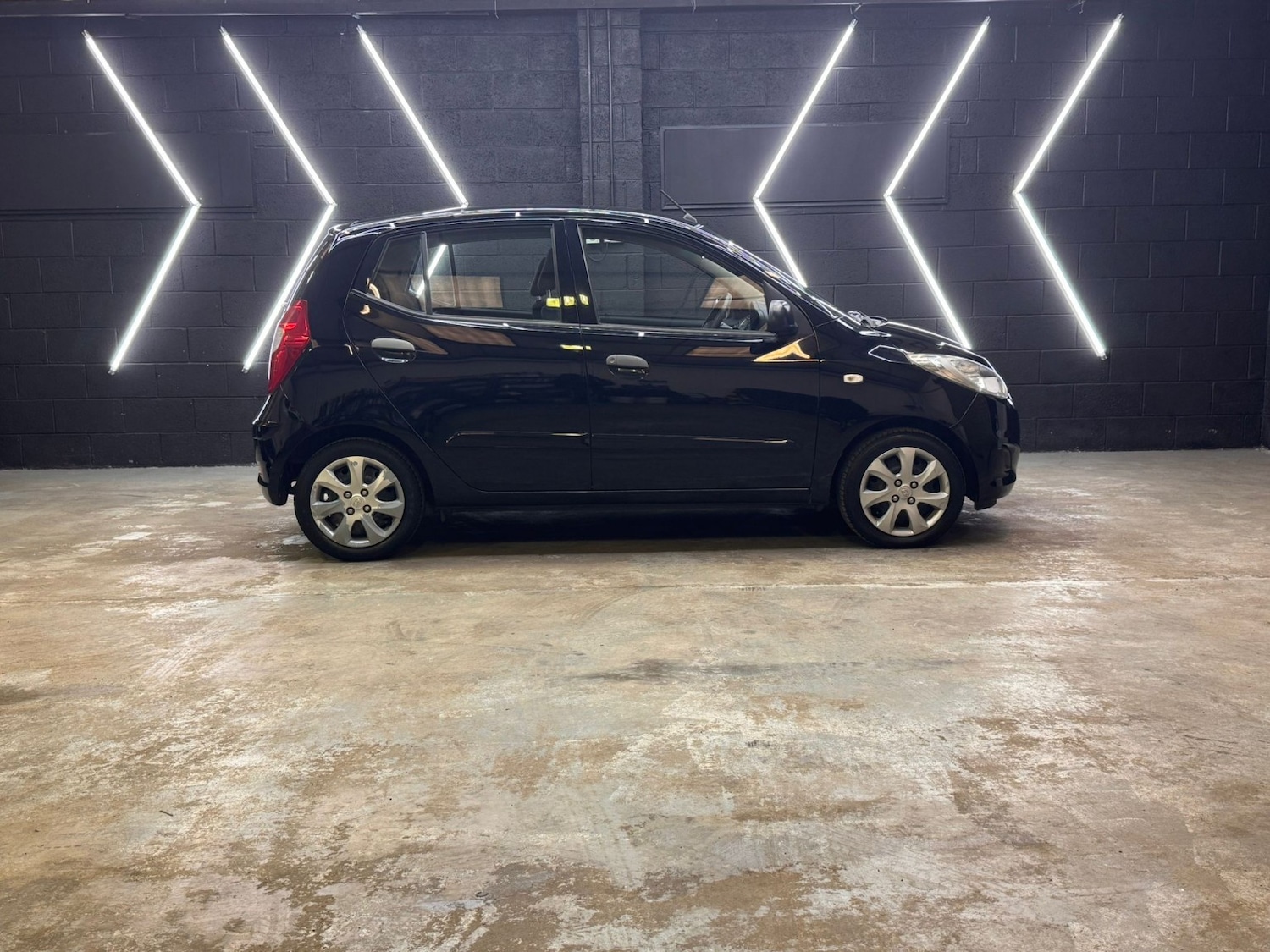 Used Hyundai i10 2011 for sale - 77721327: Photo 26