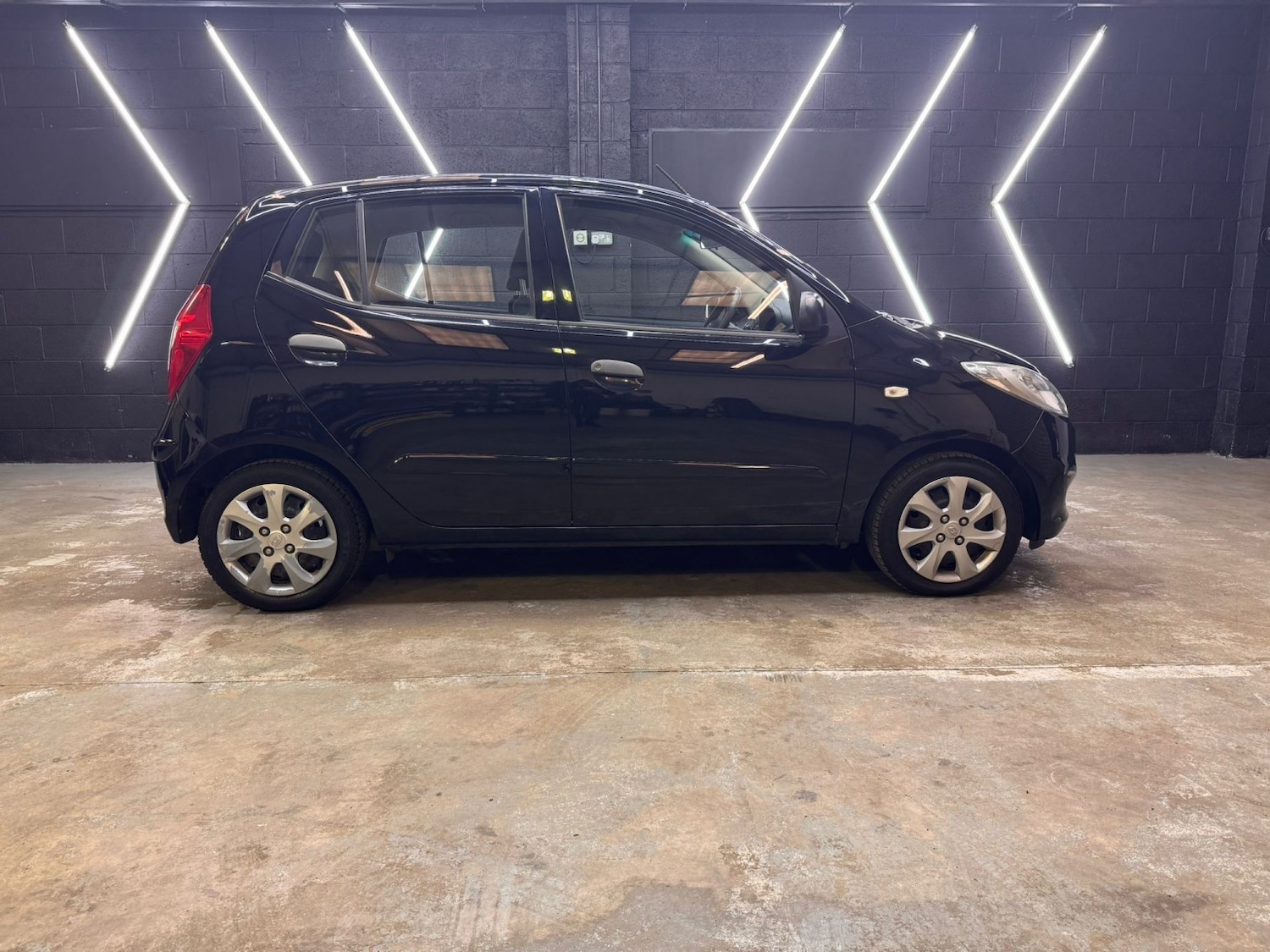 Used Hyundai i10 2011 for sale - 77721327: Photo 31