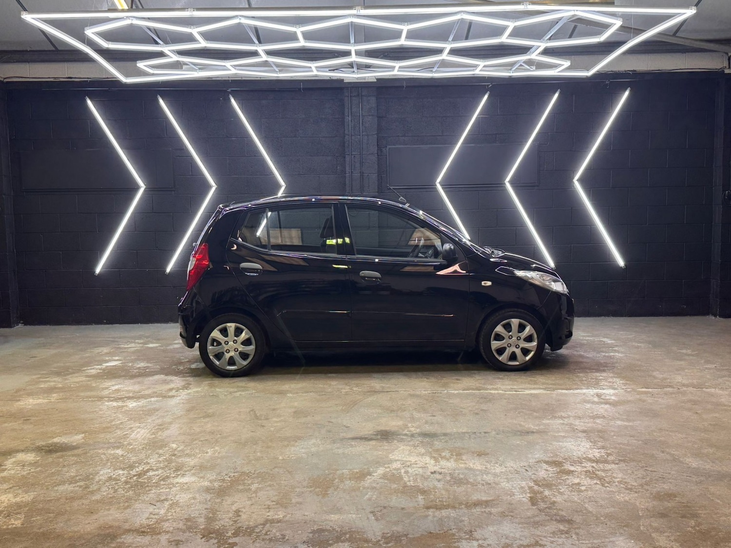 Used Hyundai i10 2011 for sale - 77721327: Photo 32