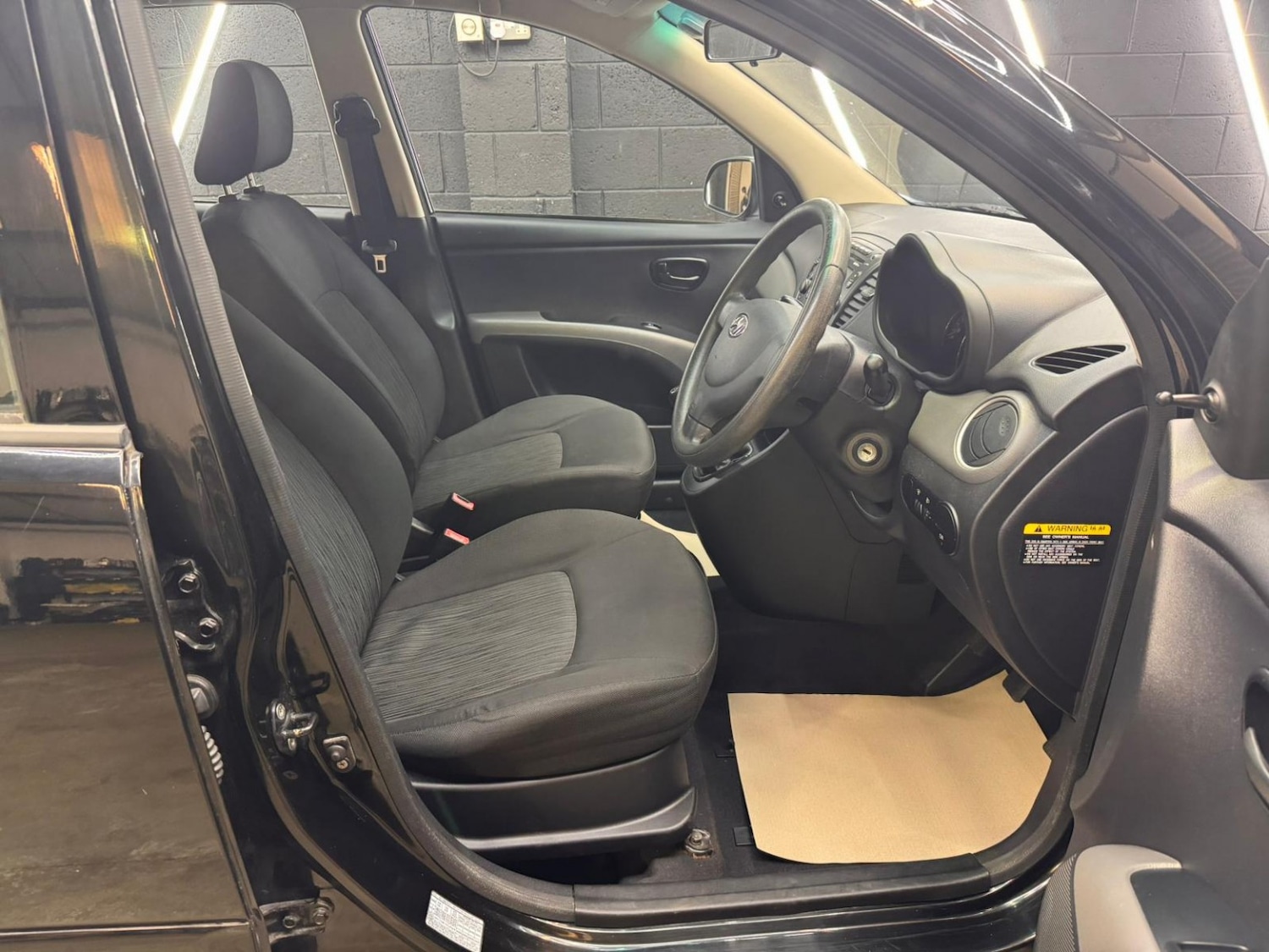 Used Hyundai i10 2011 for sale - 77721327: Photo 36