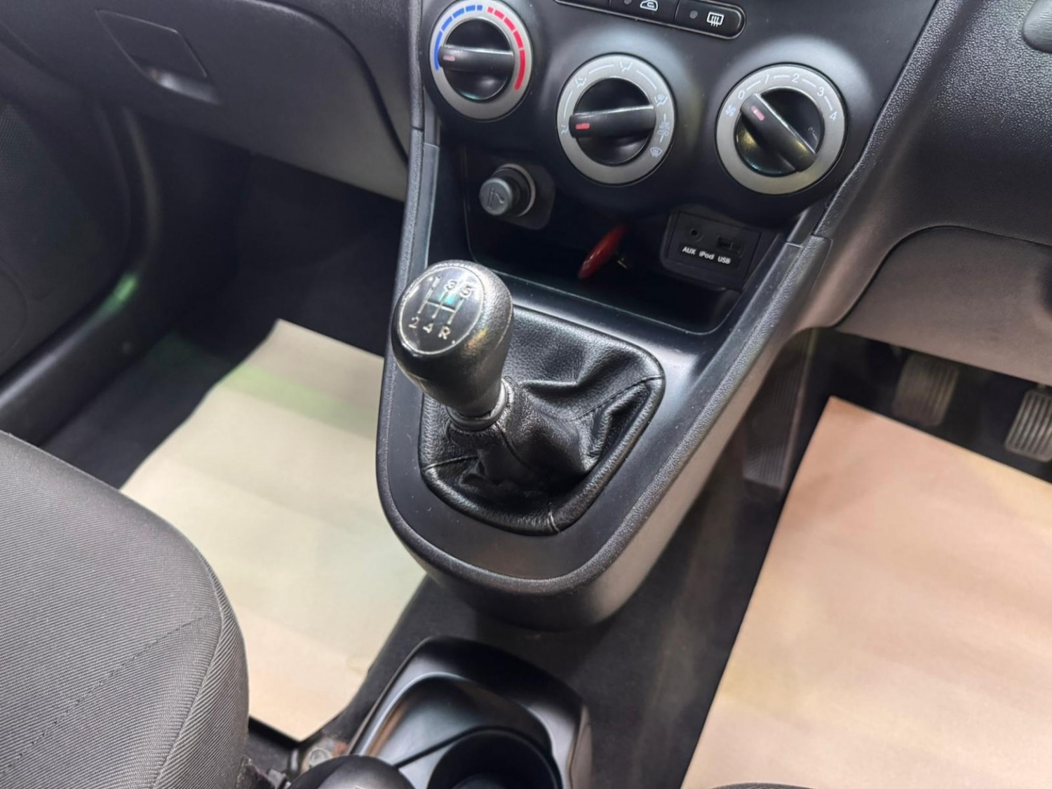 Used Hyundai i10 2011 for sale - 77721327: Photo 37