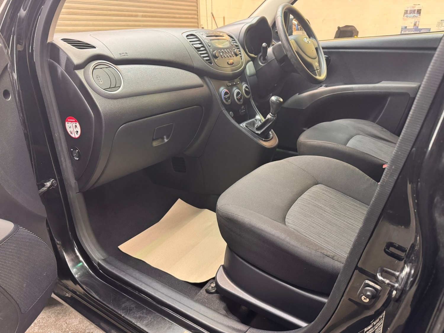 Used Hyundai i10 2011 for sale - 77721327: Photo 41