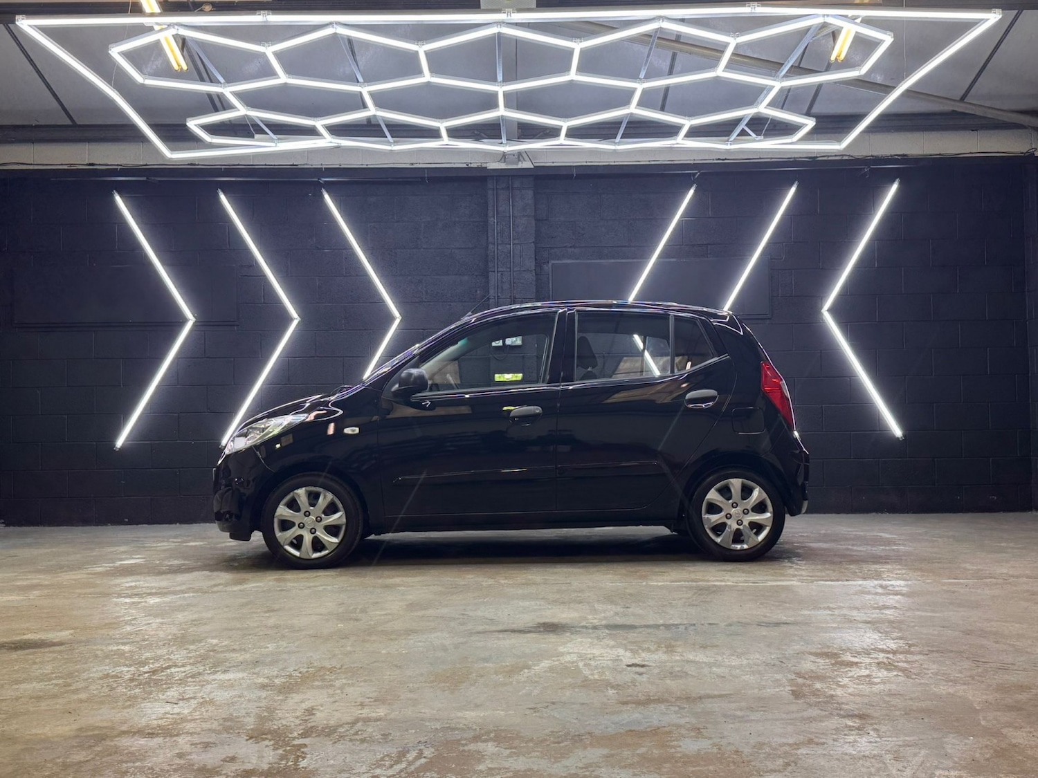 Used Hyundai i10 2011 for sale - 77721327: Photo 6