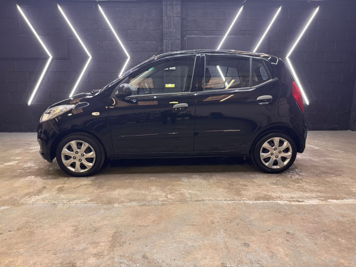 Used Hyundai i10 2011 for sale - 77721327: Photo 8