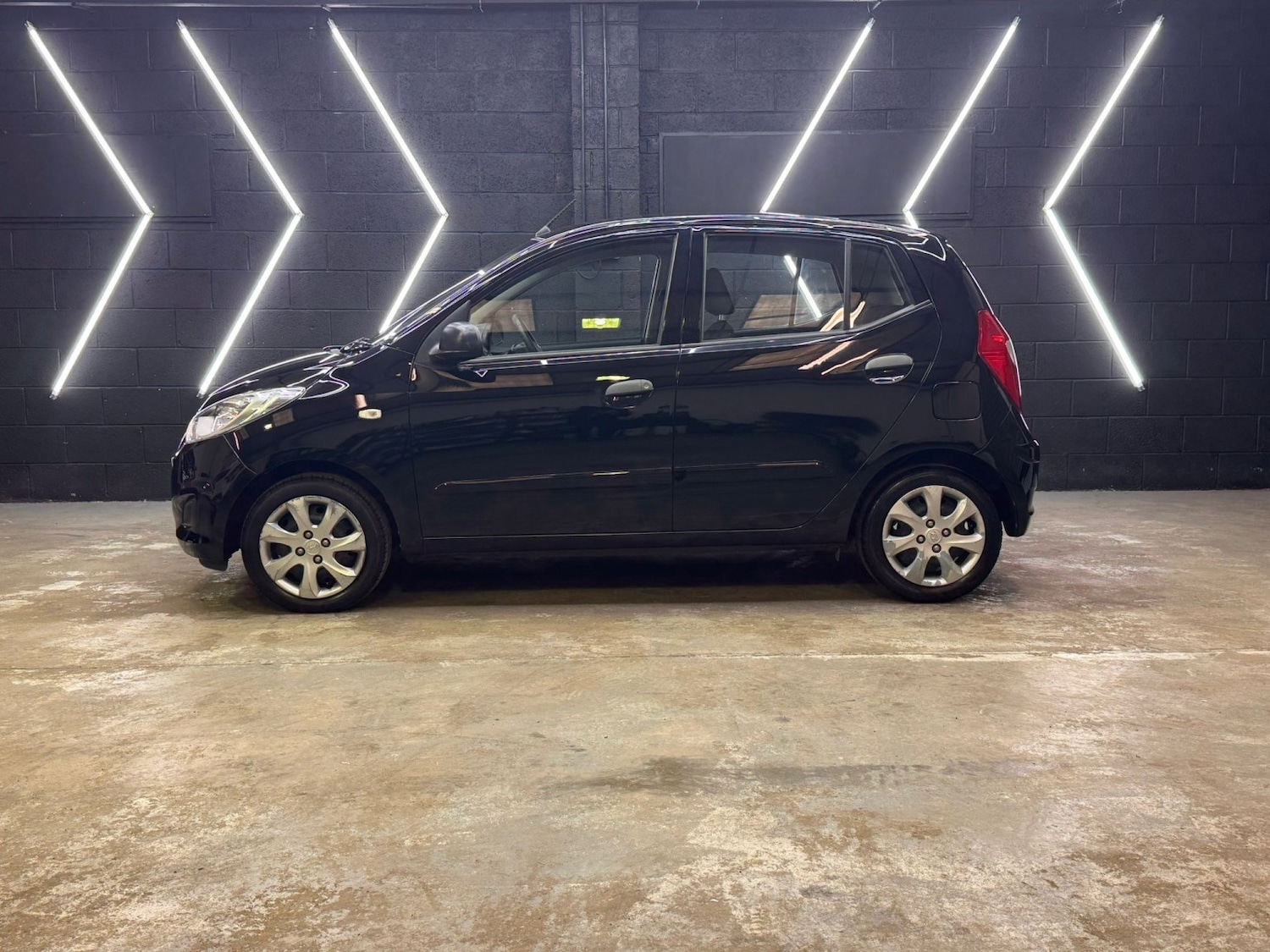 Used Hyundai i10 2011 for sale - 77721327: Photo 9