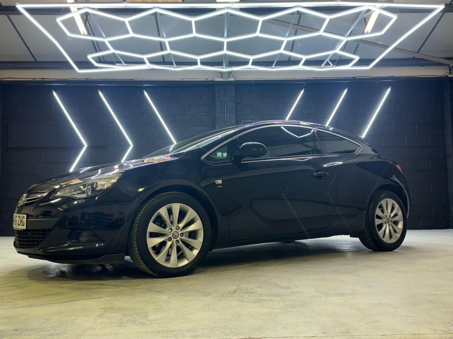 Used Vauxhall Astra GTC 2016 for sale - 76725753: Photo 2