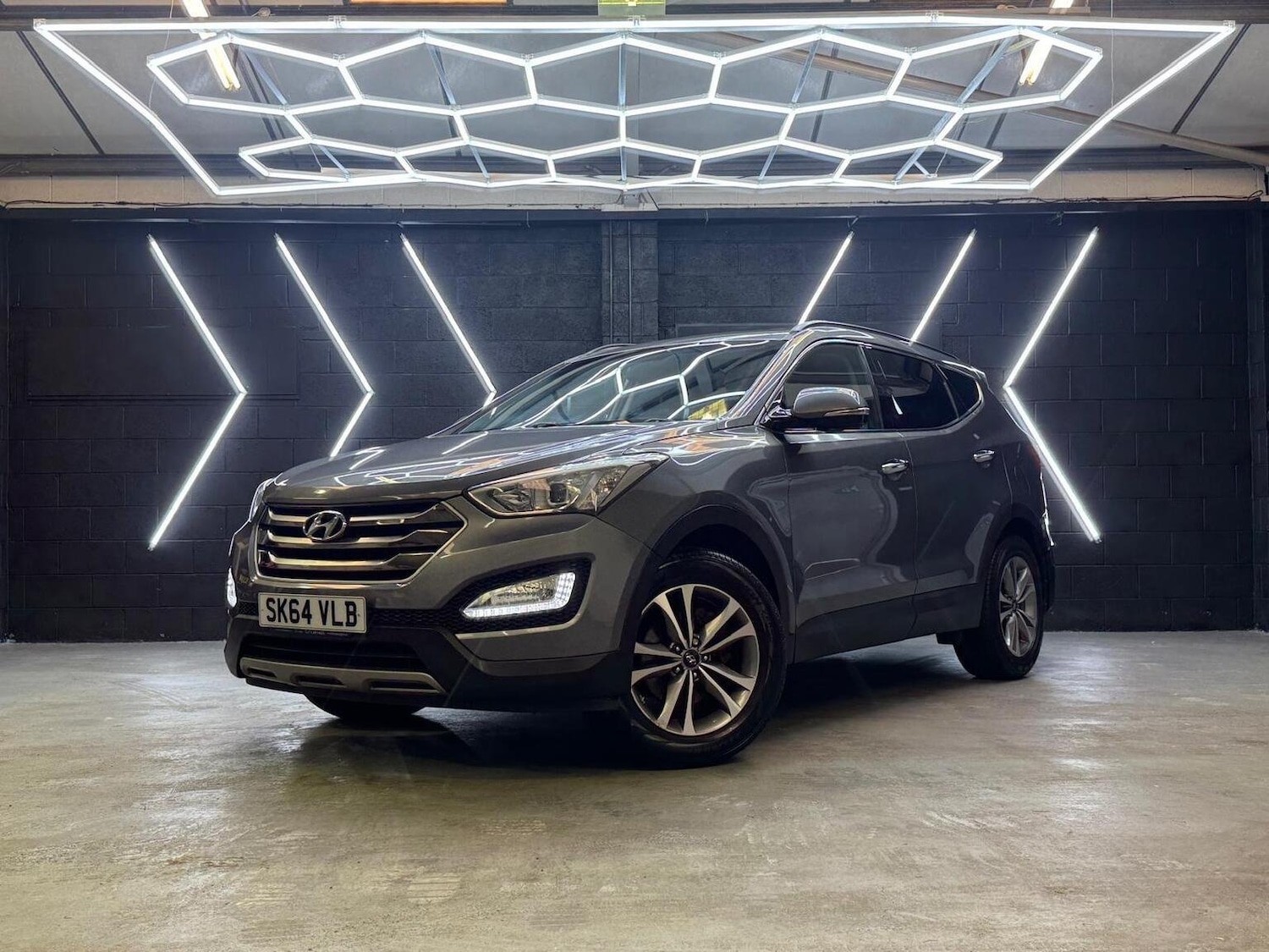 Used Hyundai Santa Fe 2014 for sale - 76725755: Photo 2