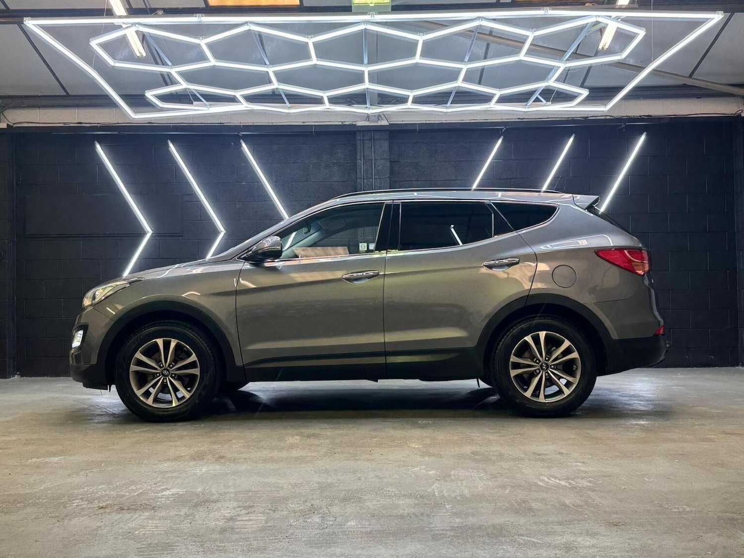 Used Hyundai Santa Fe 2014 for sale - 76725755: Photo 3