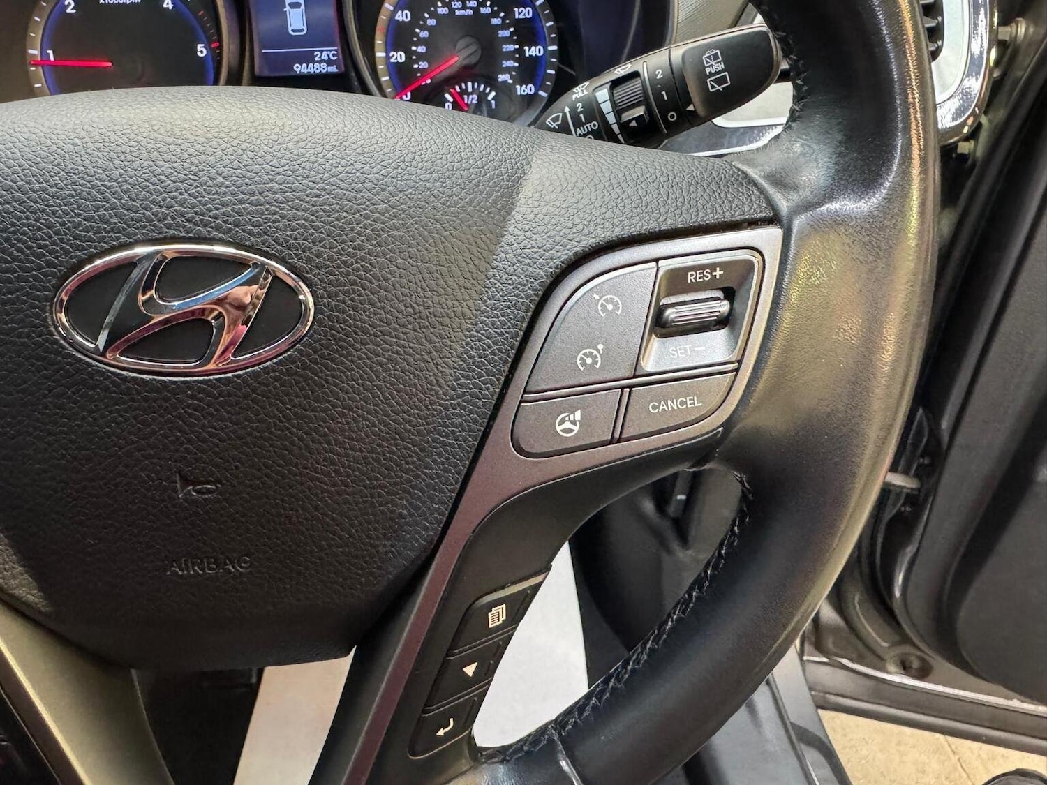 Used Hyundai Santa Fe 2014 for sale - 76725755: Photo 38