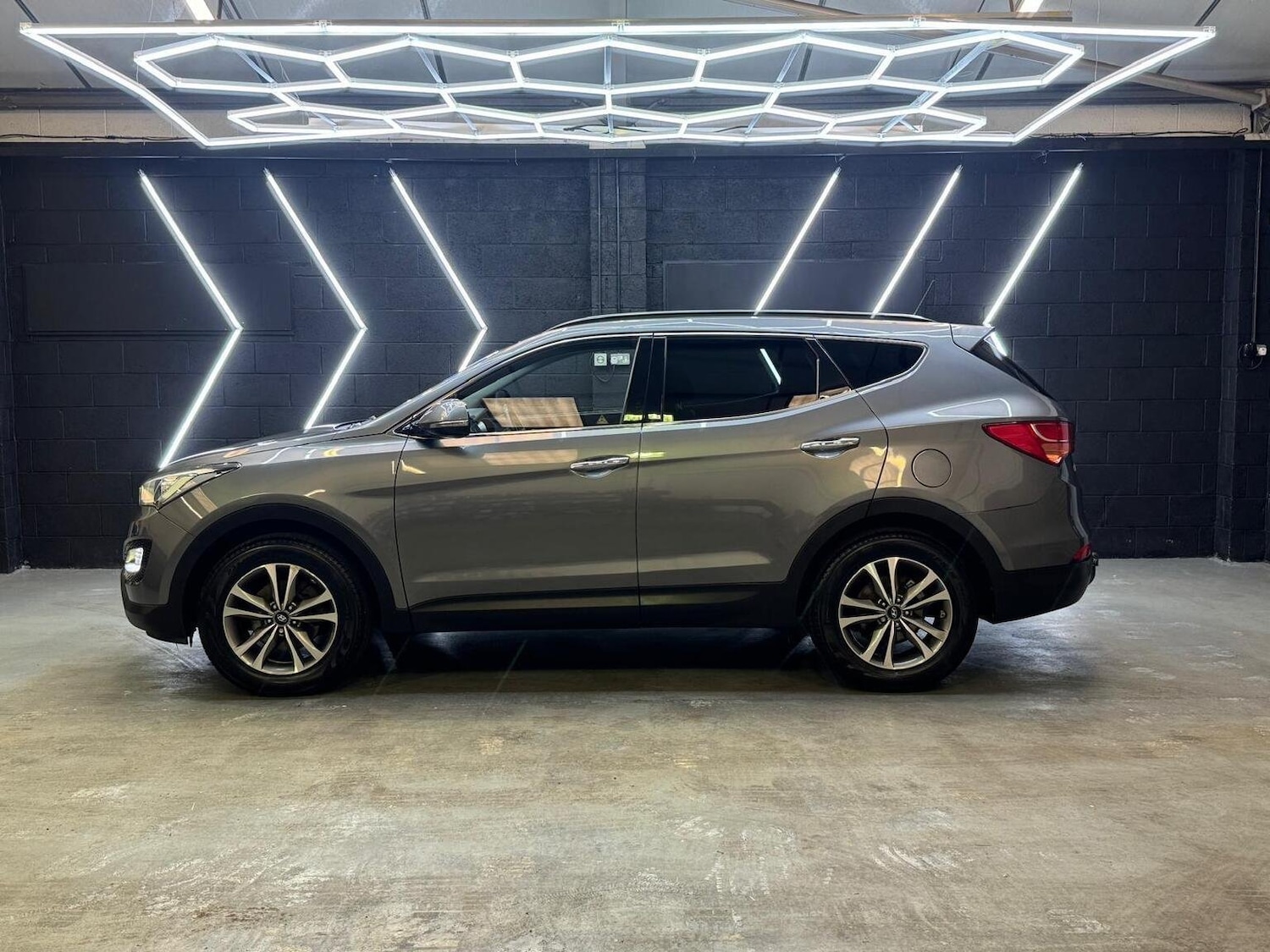 Used Hyundai Santa Fe 2014 for sale - 76725755: Photo 6