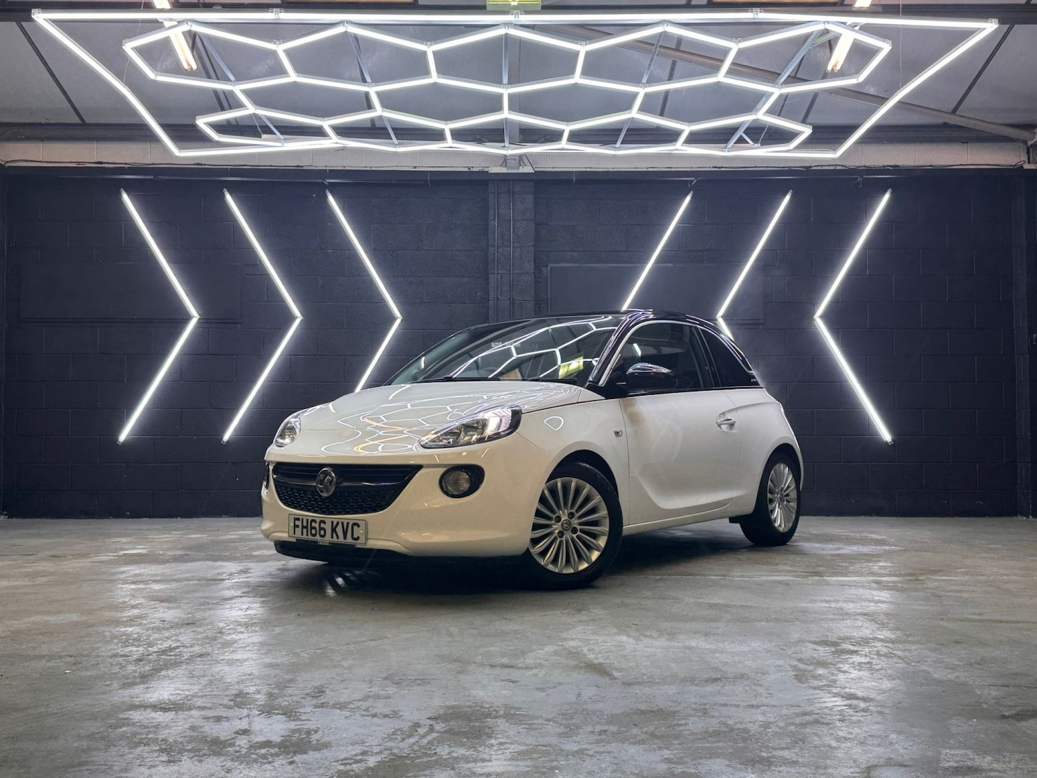 Used Vauxhall ADAM 2017 for sale - 77830151: Photo 2