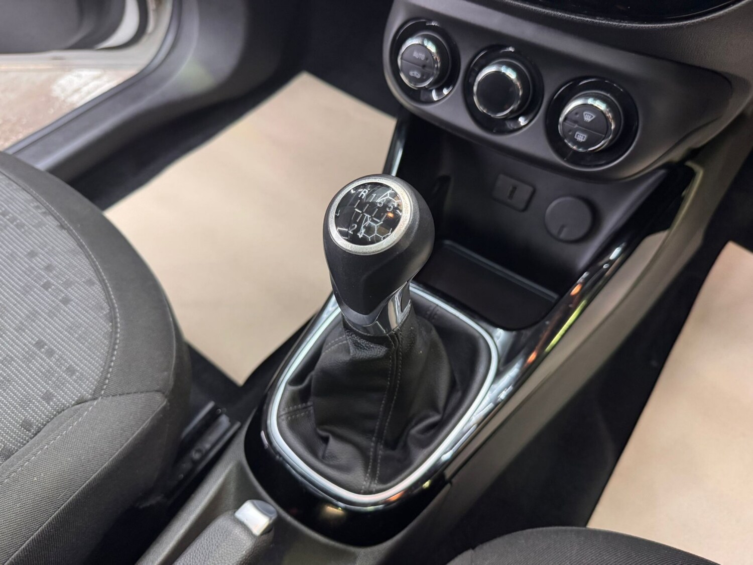 Used Vauxhall ADAM 2017 for sale - 77830151: Photo 38