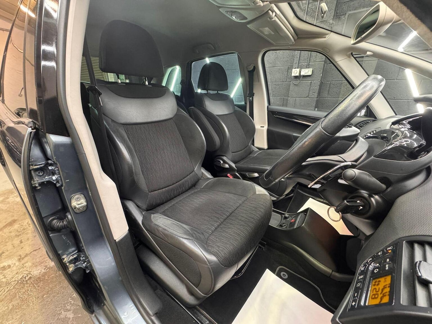 Used Citroen C4 Picasso 2011 for sale - 77474866: Photo 36