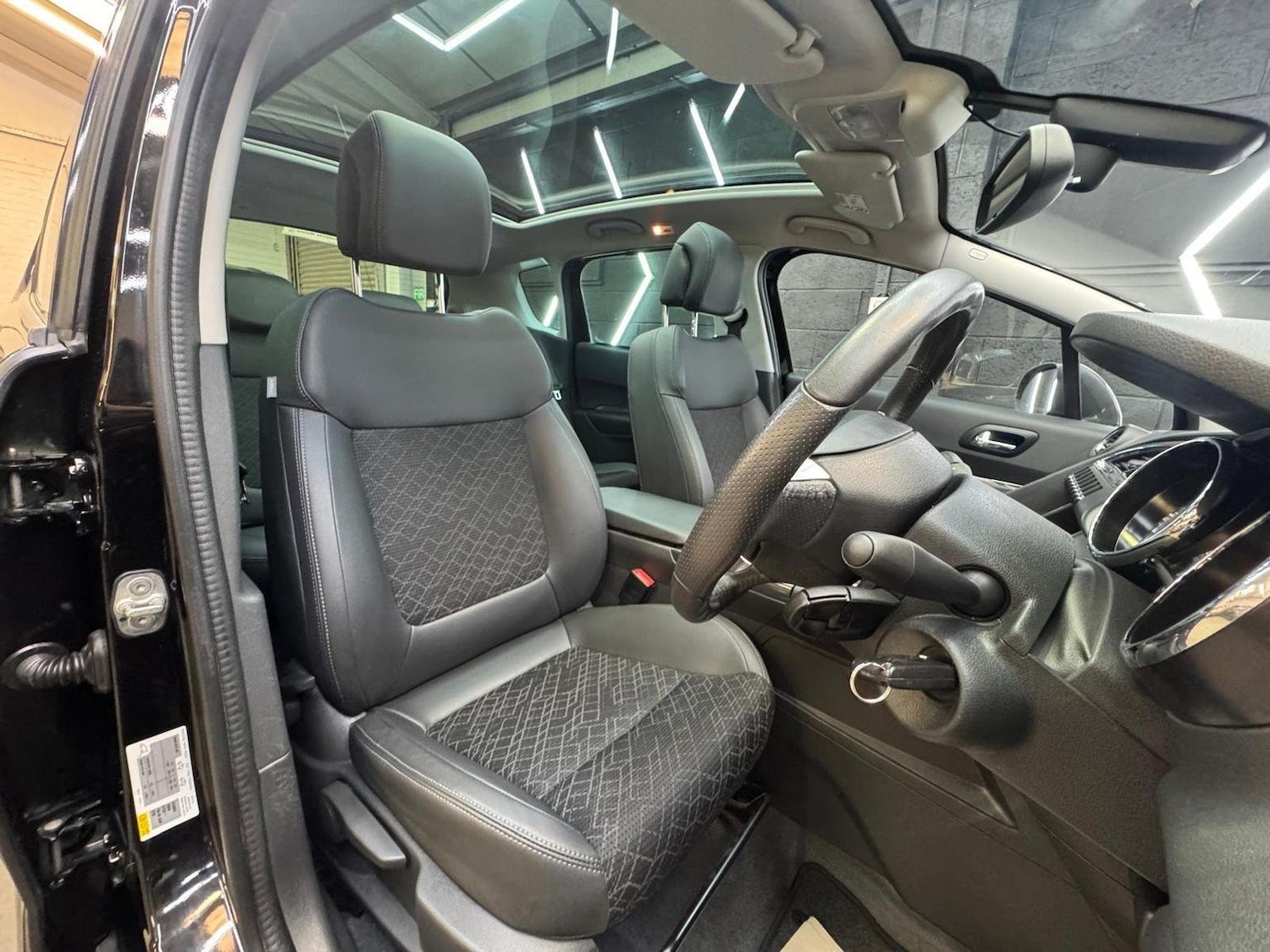 Used Peugeot 3008 2016 for sale - 76725750: Photo 35