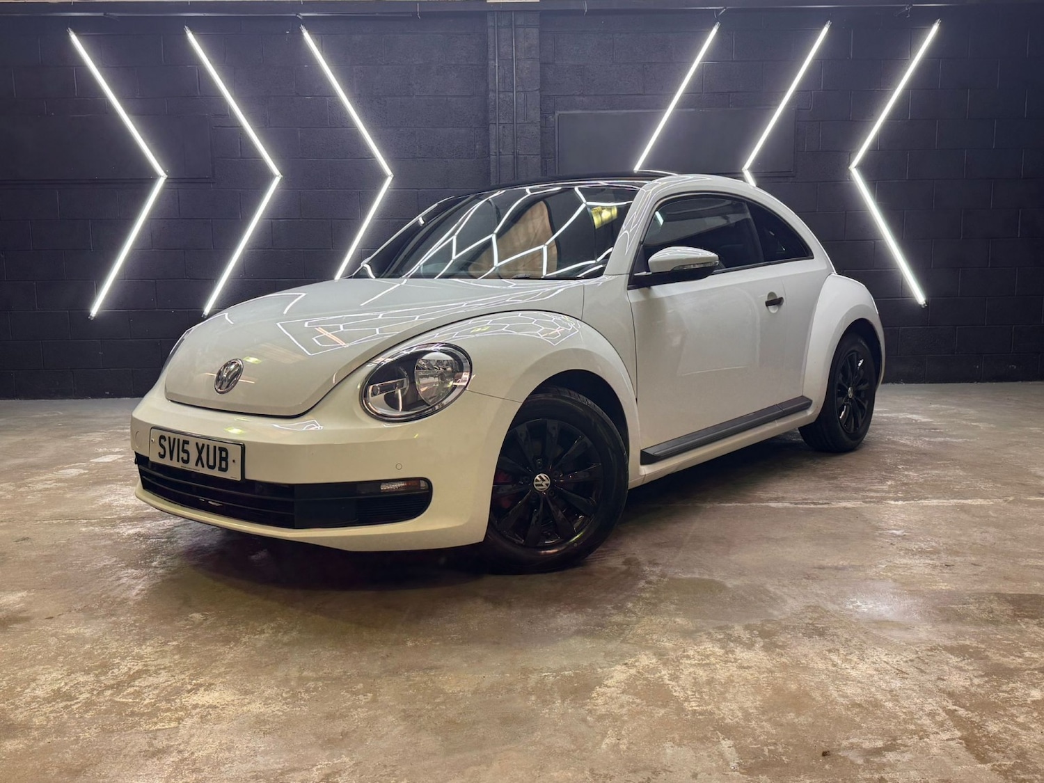 Used Volkswagen Beetle 2015 for sale - 77494795: Photo 2