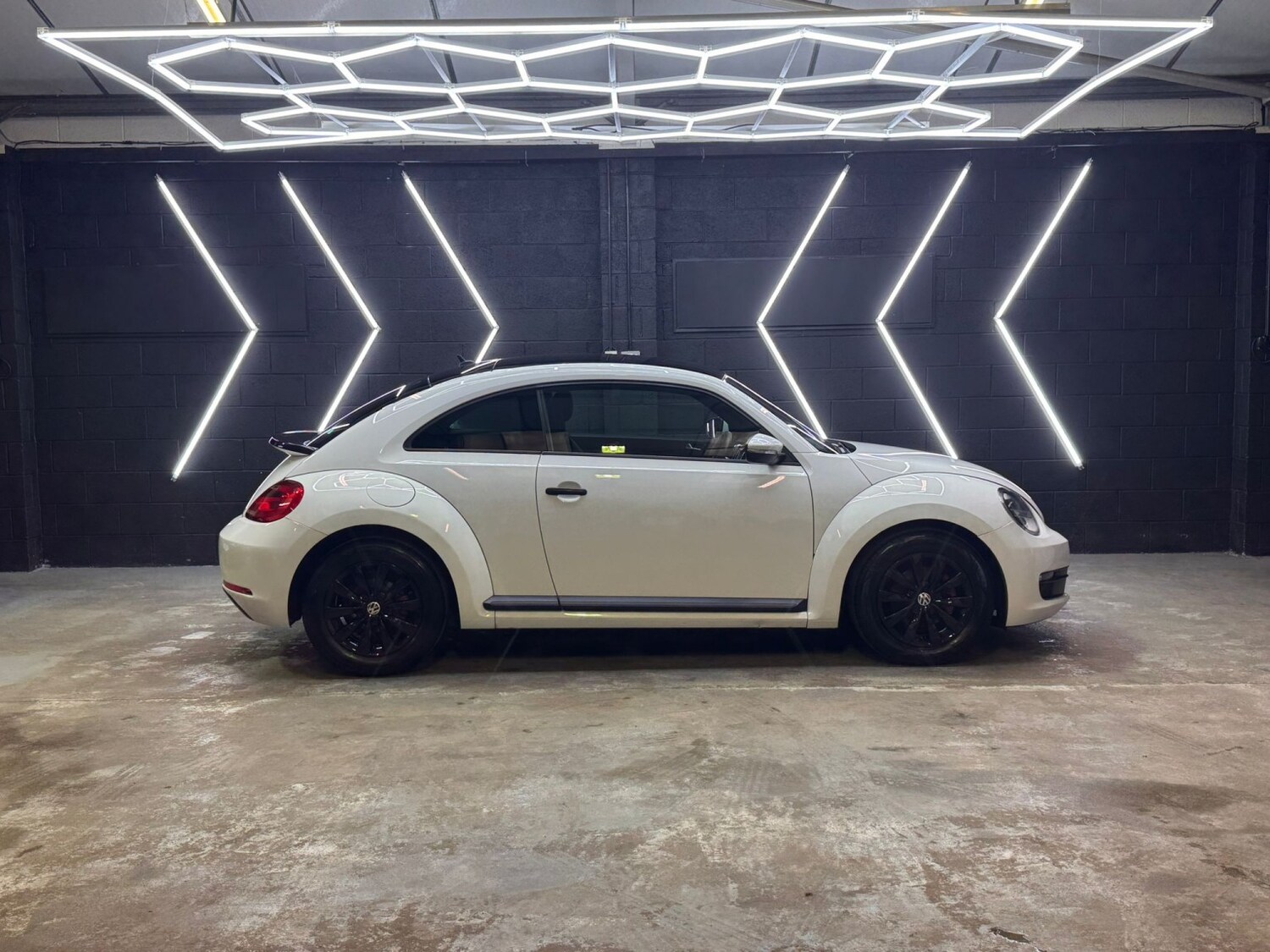 Used Volkswagen Beetle 2015 for sale - 77494795: Photo 25