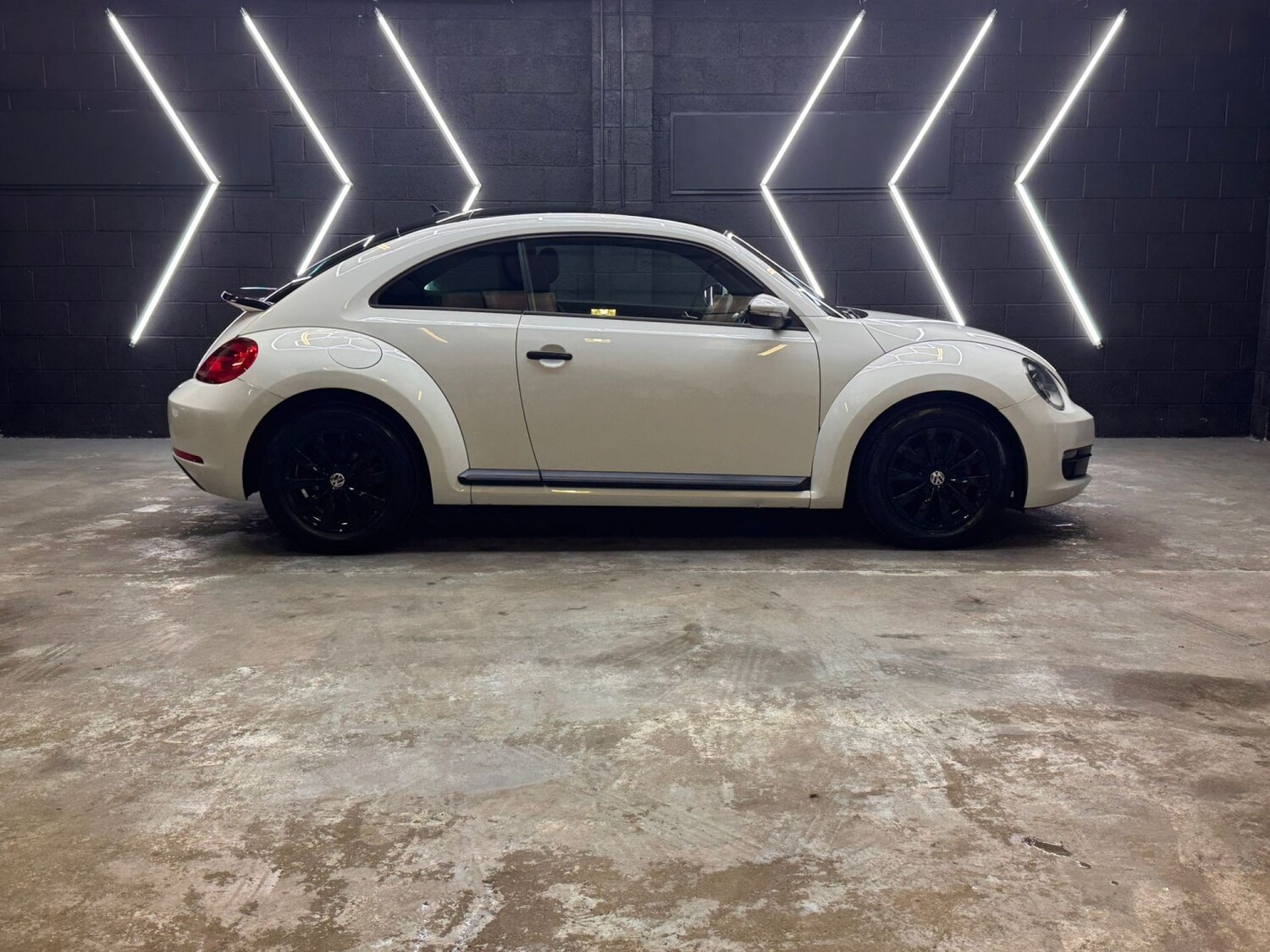 Used Volkswagen Beetle 2015 for sale - 77494795: Photo 29