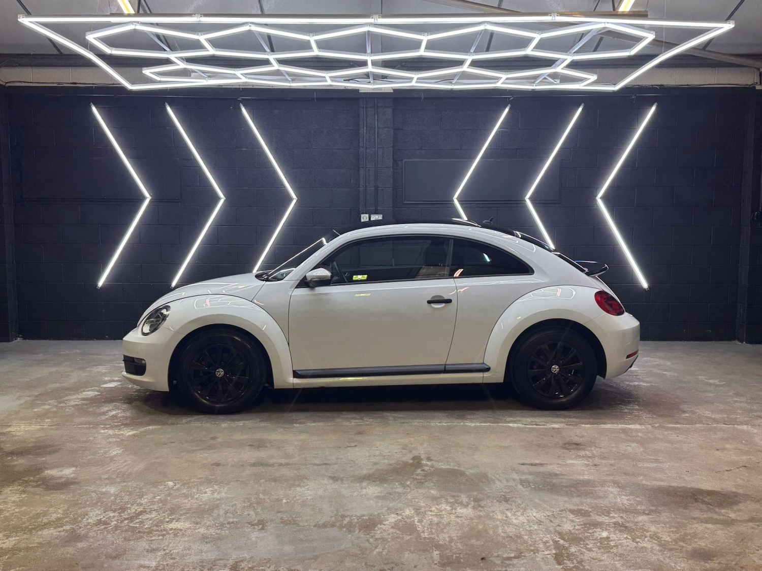 Used Volkswagen Beetle 2015 for sale - 77494795: Photo 3